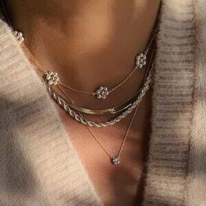 Flowers Pearl Gold Necklace